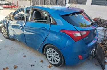 Compra y venta de coches rotos.