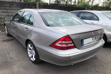 Compra y venta de coches rotos.