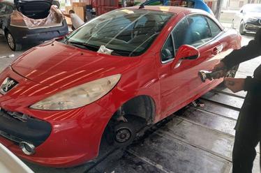 Compra y venta de coches rotos.
