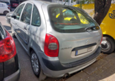 Compra y venta de coches rotos.