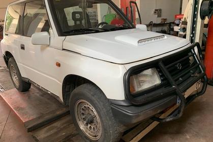 Compra y venta de coches siniestrados.