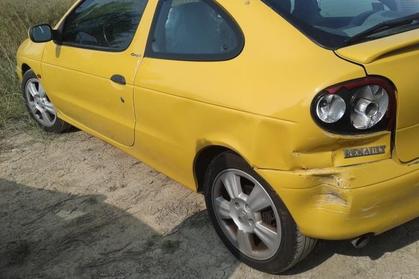 Compra y venta de coches siniestrados.