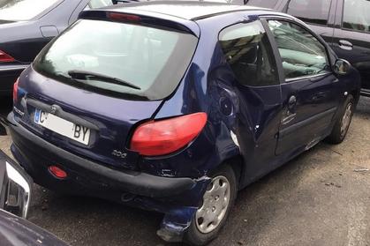Compra y venta de coches rotos.