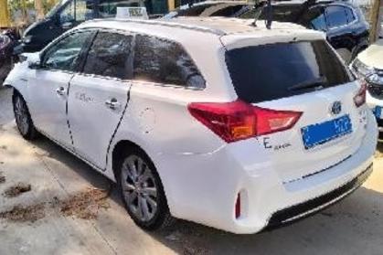 Compra y venta de coches rotos.
