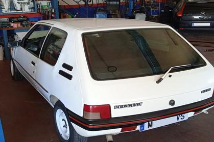 Compra y venta de coches rotos.