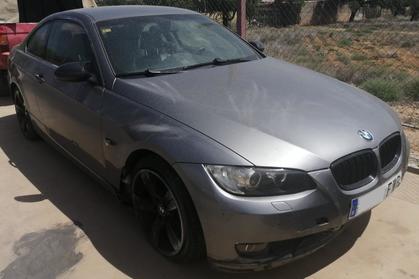 Compra y venta de coches rotos.