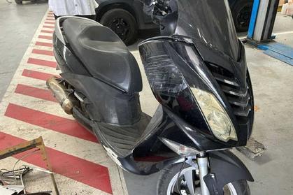 Compra y venta de coches rotos.