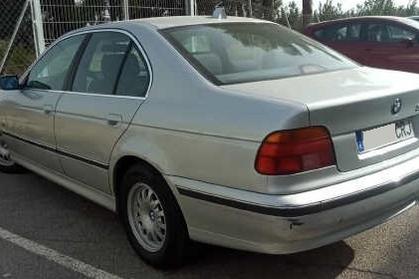Compra y venta de coches rotos.