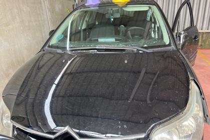 Compra y venta de coches rotos.