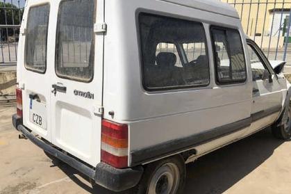 Compra y venta de coches rotos.