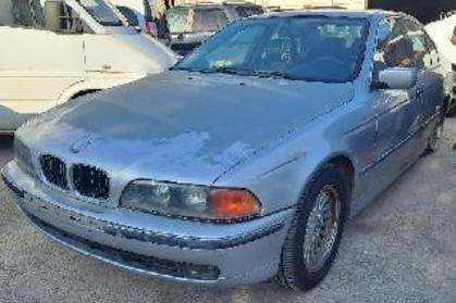 Compra y venta de coches rotos.