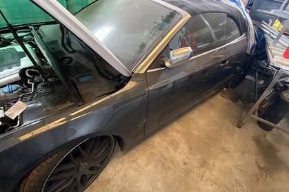 Compra y venta de coches rotos.