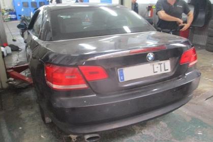 Compra y venta de coches rotos.