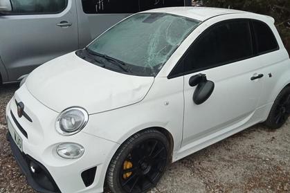 Compra y venta de coches rotos.