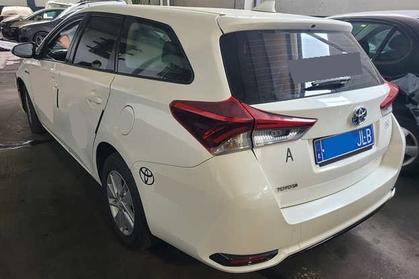 Compra y venta de coches rotos.