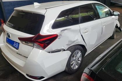 Compra y venta de coches rotos.