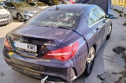 Compra y venta de coches rotos.