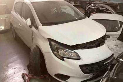 Compra y venta de coches rotos.