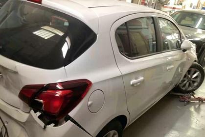 Compra y venta de coches rotos.
