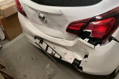 Compra y venta de coches rotos.