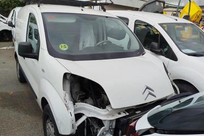 Compra y venta de coches siniestrados.