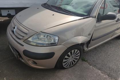 Compra y venta de coches rotos.