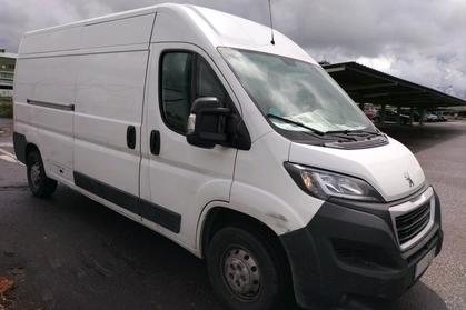 Compra y venta de coches rotos.