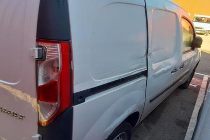 Compra y venta de coches rotos.