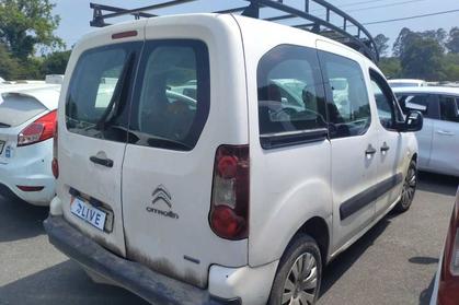 Compra y venta de coches rotos.