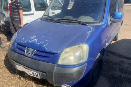 Compra y venta de coches rotos.