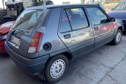 Compra y venta de coches rotos.