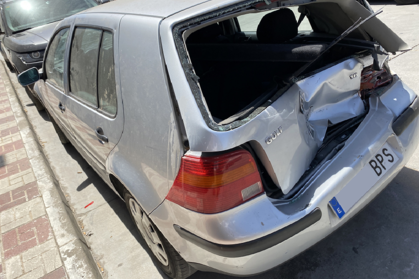 Compra y venta de coches rotos.