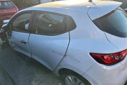 Compra y venta de coches rotos.