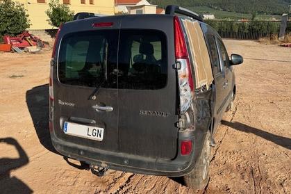 Compra y venta de coches rotos.