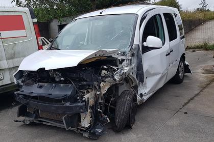 Compra y venta de coches rotos.