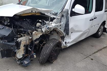 Compra y venta de coches rotos.