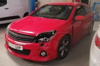 Compra y venta de coches rotos.
