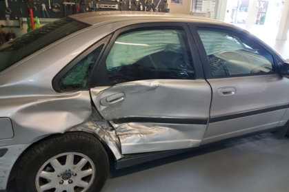 Compra y venta de coches rotos.
