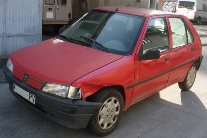 Compra y venta de coches rotos.