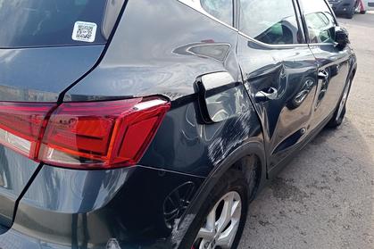 Compra y venta de coches rotos.