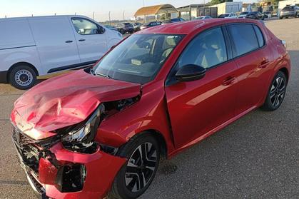 Compra y venta de coches rotos.