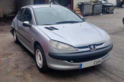 Compra y venta de coches rotos.