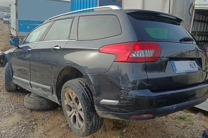 Compra y venta de coches rotos.