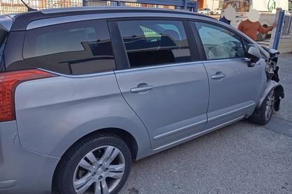 Compra y venta de coches rotos.