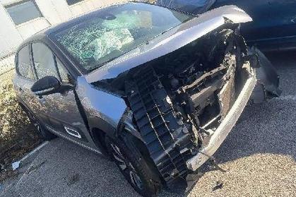 Compra y venta de coches rotos.