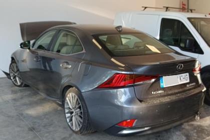 Compra y venta de coches rotos.