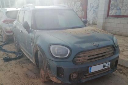 Compra y venta de coches rotos.