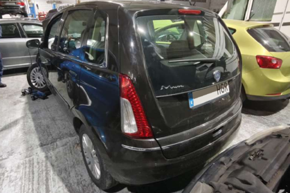 Compra y venta de coches rotos.