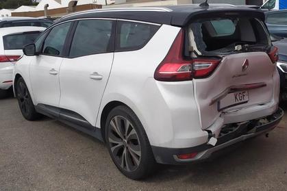 Compra y venta de coches rotos.