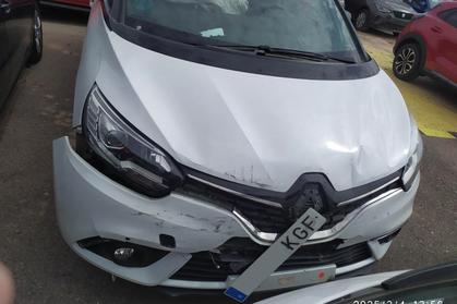 Compra y venta de coches rotos.